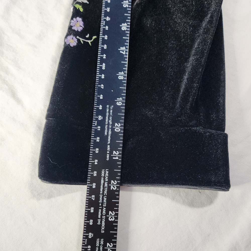 Vintage-Inspired Black Velvet Embroidered Long Robe - Picture 15 of 16